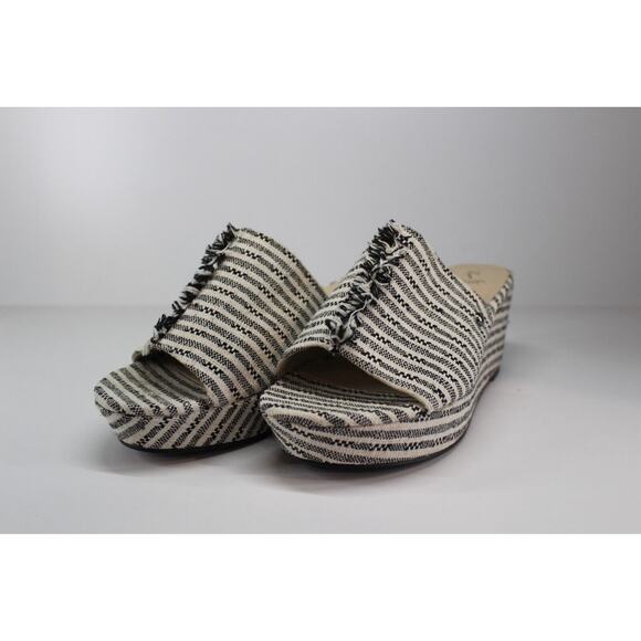 Simply Vera - Vera Wang Wedge Heel, Size W7 (US SELLER) - Good Condition - Picture 1 of 6